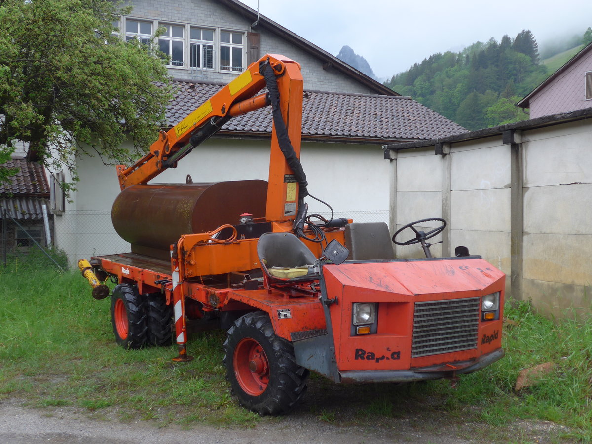 (171'471) - Rapid am 28. Mai 2016 beim Bahnhof Boltigen
