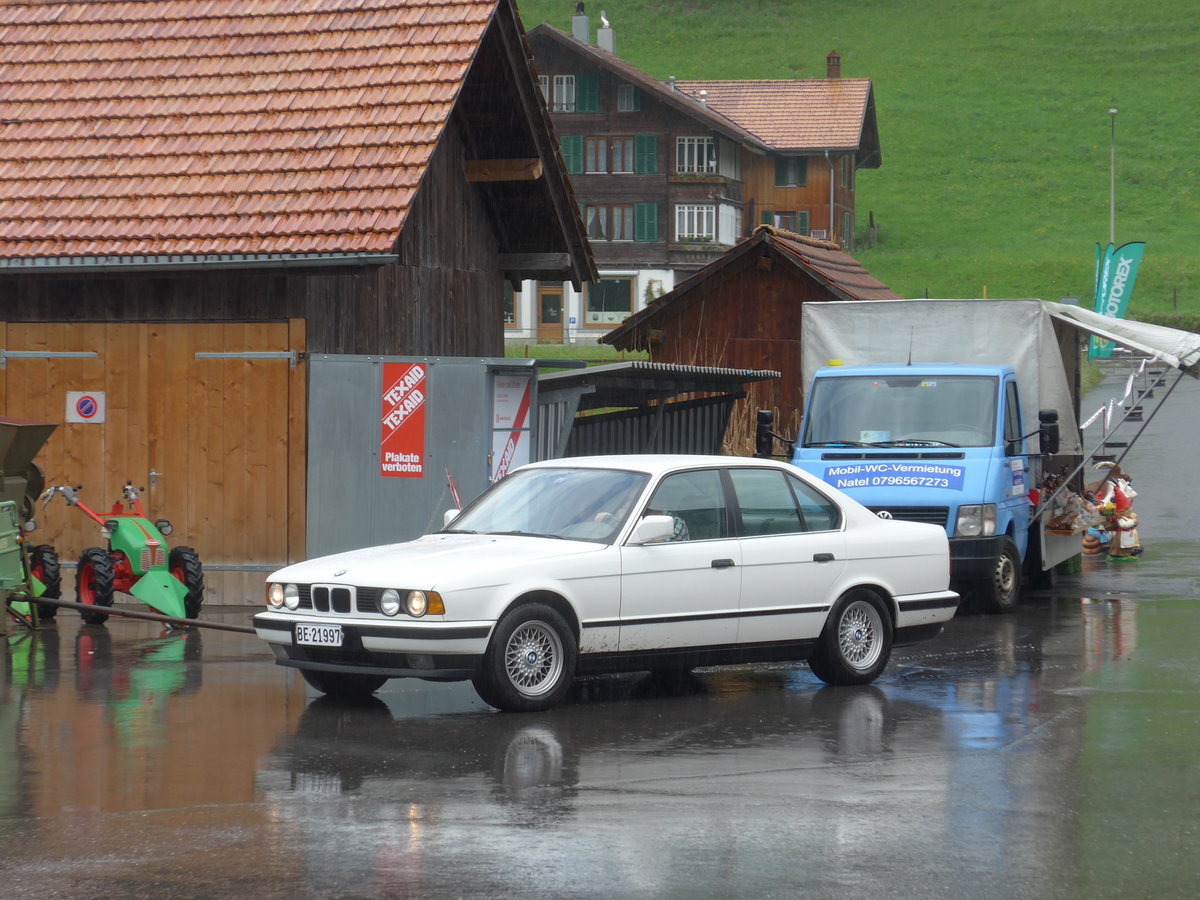 (171'487) - BMW - BE 21'997 - am 28. Mai 2016 beim Bahnhof Boltigen