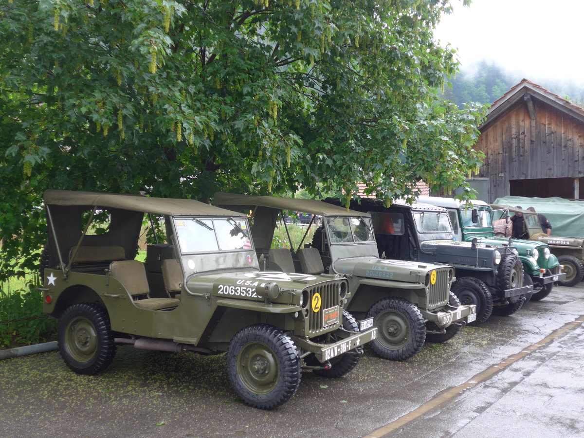 (171'495) - Willys - FR 61'944 - am 28. Mai 2016 beim Bahnhof Boltigen