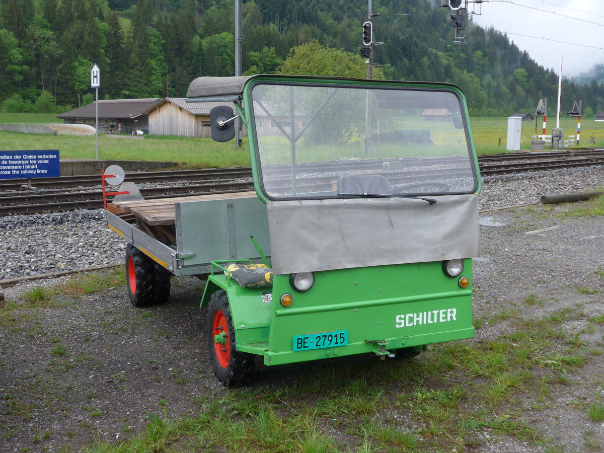 (171'504) - Schilter - BE 27'915 - am 28. Mai 2016 beim Bahnhof Boltigen