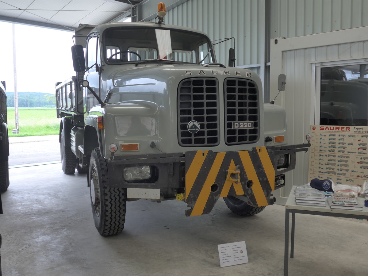 (171'574) - Lorenz, Lyssach - Saurer am 4. Juni 2016 in Lyssach, Garage