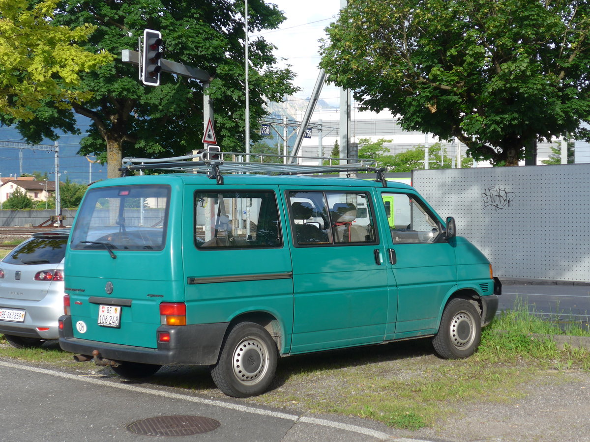 (171'705) - VW-Bus - BE 106'248 - am 12. Juni 2016 in Thun, Seestrasse