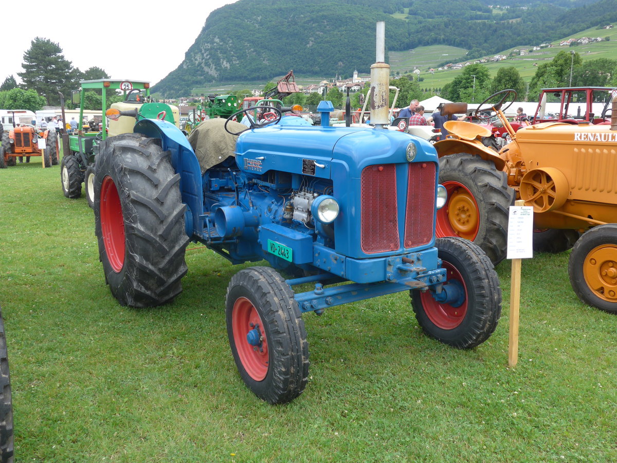 (172'055) - Fordson - VD 2443 - am 25. Juni 2016 in Aigle, Saurertreffen