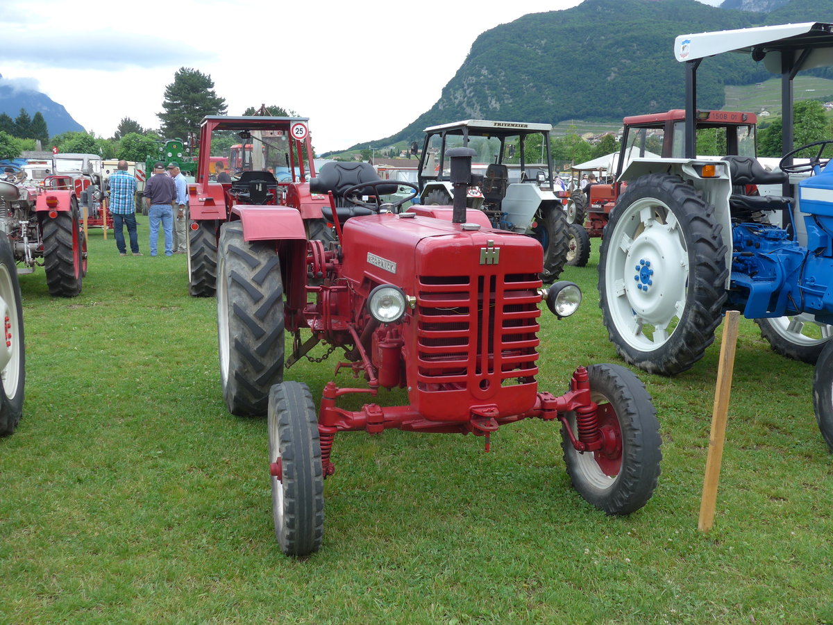 (172'060) - McCormick - am 25. Juni 2016 in Aigle, Saurertreffen