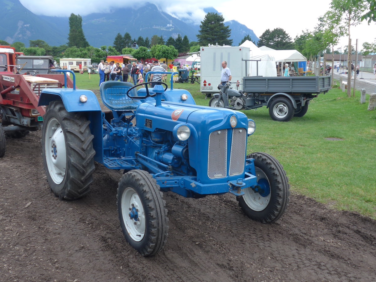 (172'083) - Fordson - VD 5555 - am 25. Juni 2016 in Aigle, Saurertreffen