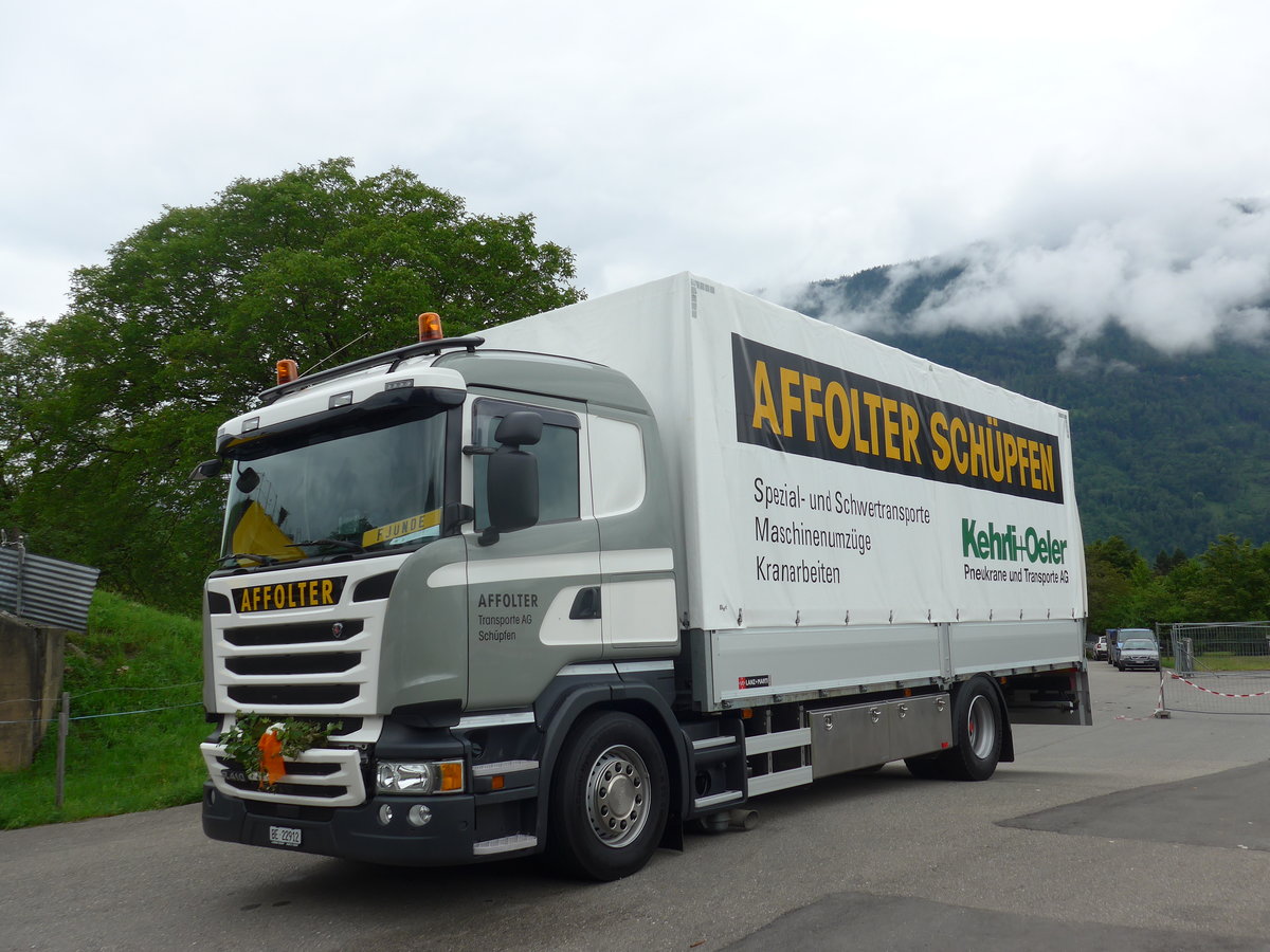 (172'429) - Affolter, Sch�pfen - BE 22'912 - Scania am 26. Juni 2016 in Interlaken, Flugplatz