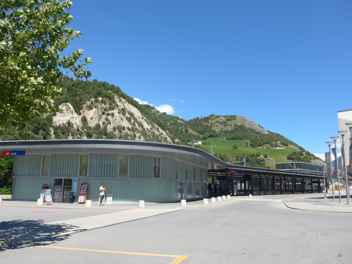 (172'732) - Der Bahnhof Leuk am 3. Juli 2016