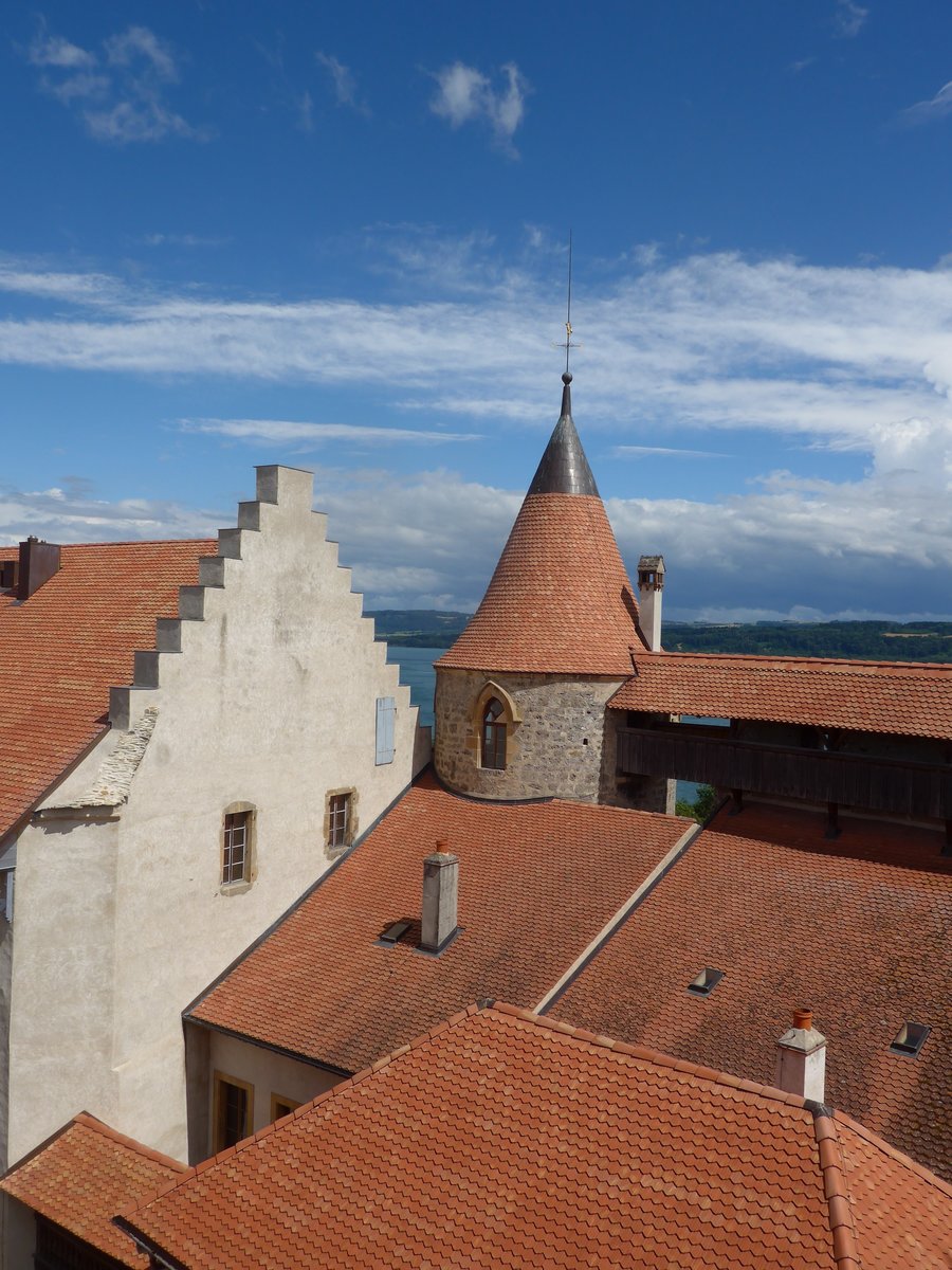 (172'958) - Teile vom Schloss Grandson am 13. Juli 2016