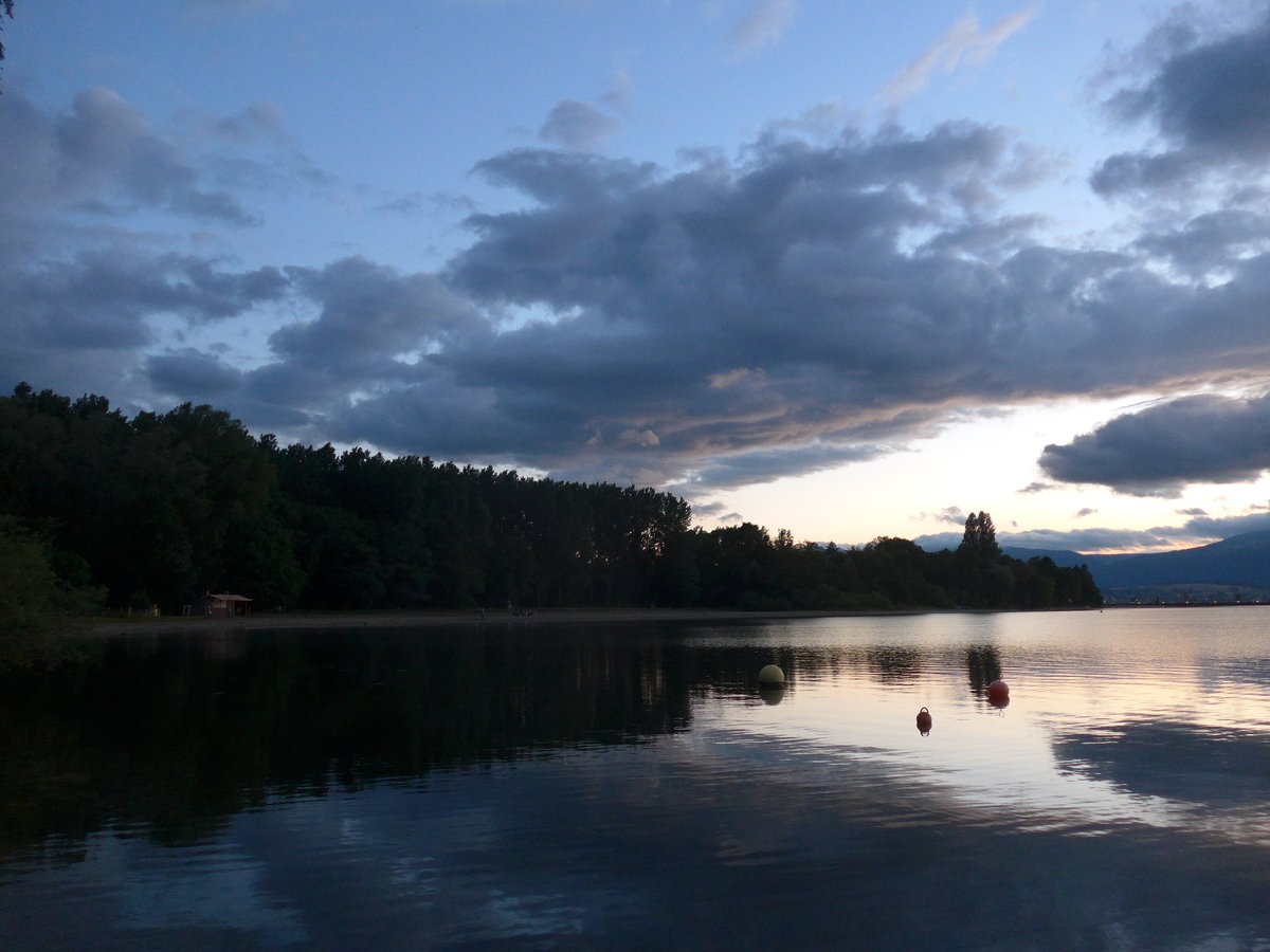 (173'006) - Abendstimmung am Neuenburgersee am 14. Juli 2016 bei Yvonand