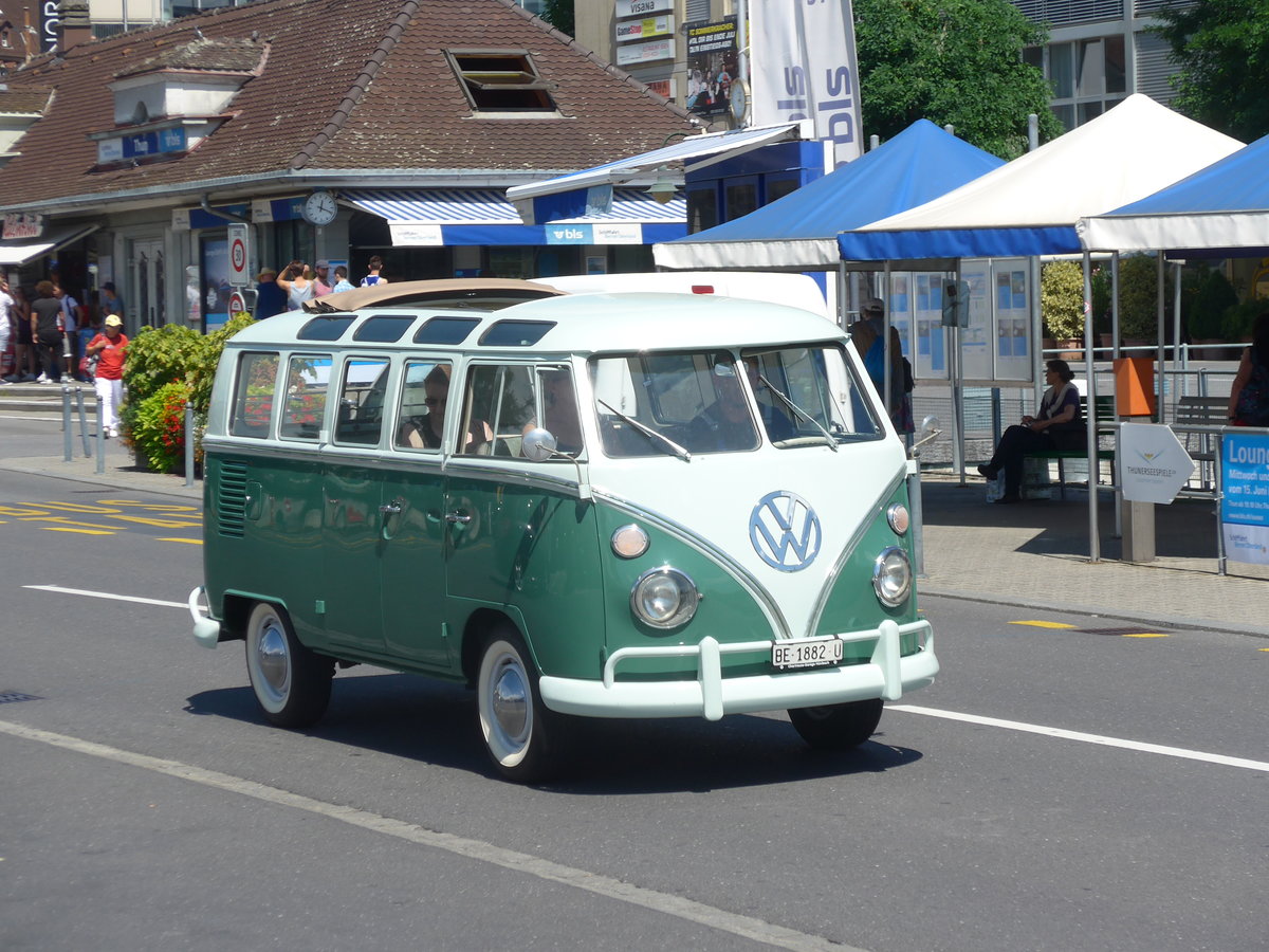(173'367) - VW-Bus - BE 1882 U - am 29. Juli 2016 beim Bahnhof Thun