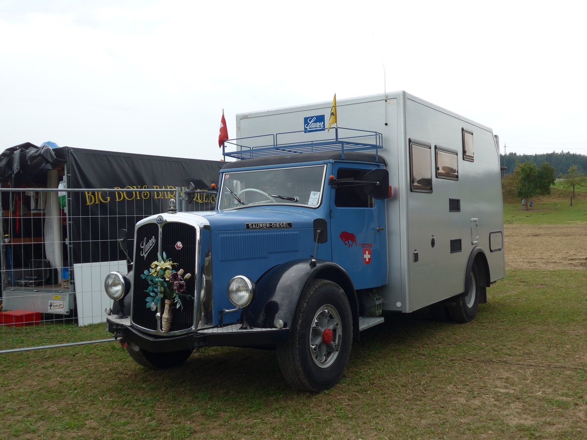 (174'087) - Saurer am 20. August 2016 in B�singen, Bahnhof