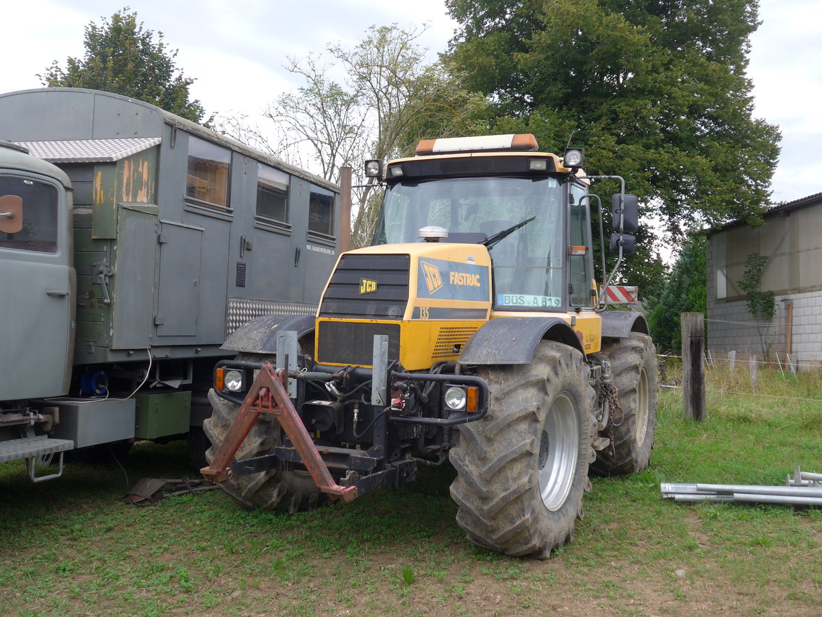 (174'089) - JCB-Fastrac - B�S-A 819 - am 20. August 2016 in B�singen, Bahnhof