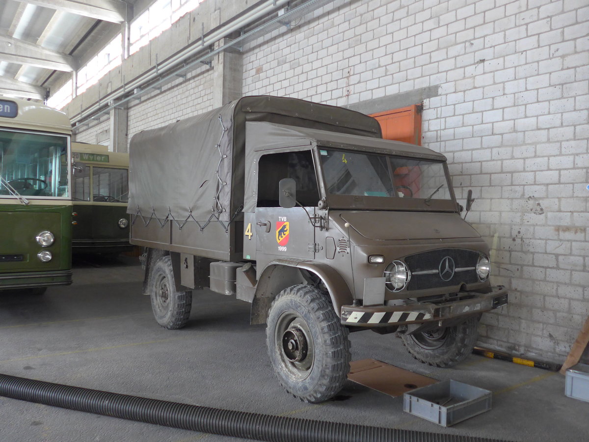 (174'530) - TVB Bern - Nr. 4 - Mercedes am 4. September 2016 in Aarberg, Halle TVB