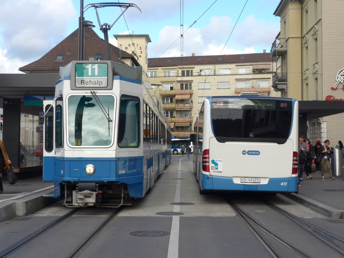 (174'648) - VBZ-Tram - Nr. 2046 - am 5. September 2016 beim Bahnhof Z�rich-Oerlikon 
