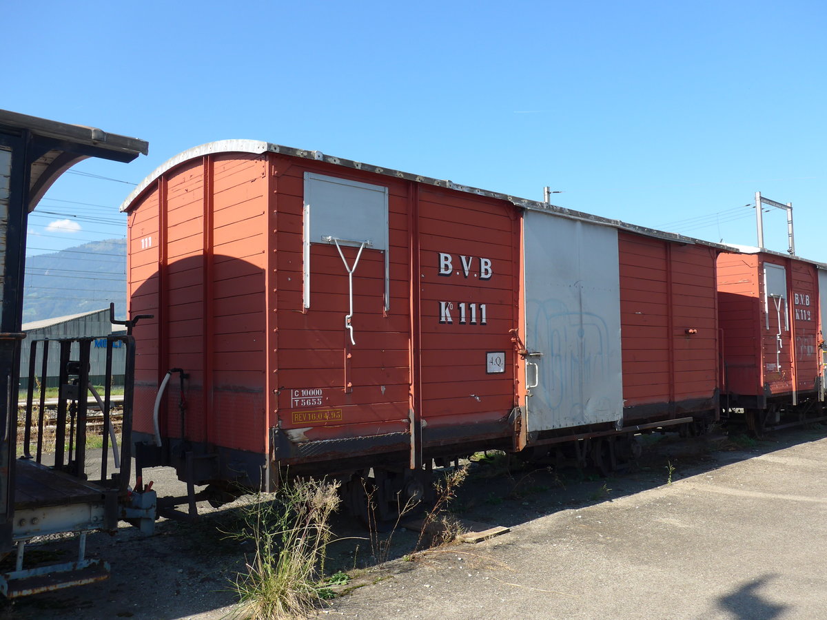 (175'117) - BVB-G�terwagen - Nr. 111 - am 24. September 2016 im Bahnhof Bex