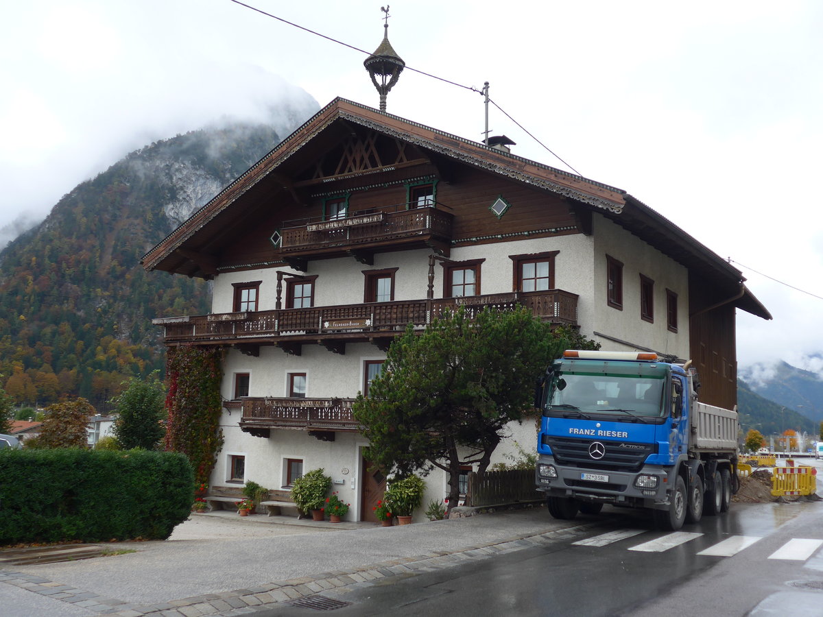 (175'927) - Felderer-Bauer am 19. Oktober 2016 in Maurach