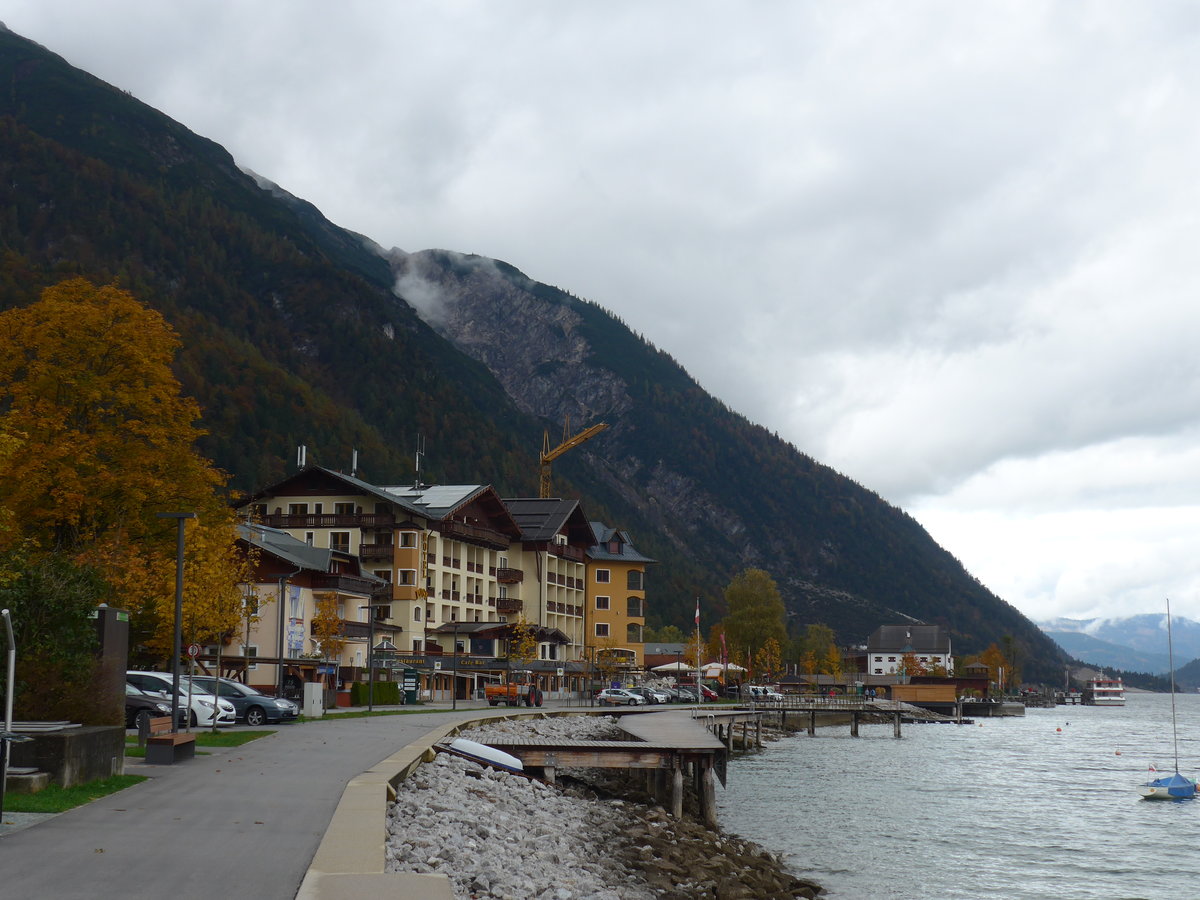 (175'952) - Das Hotel Post am 19. Oktober 2016 in Pertisau