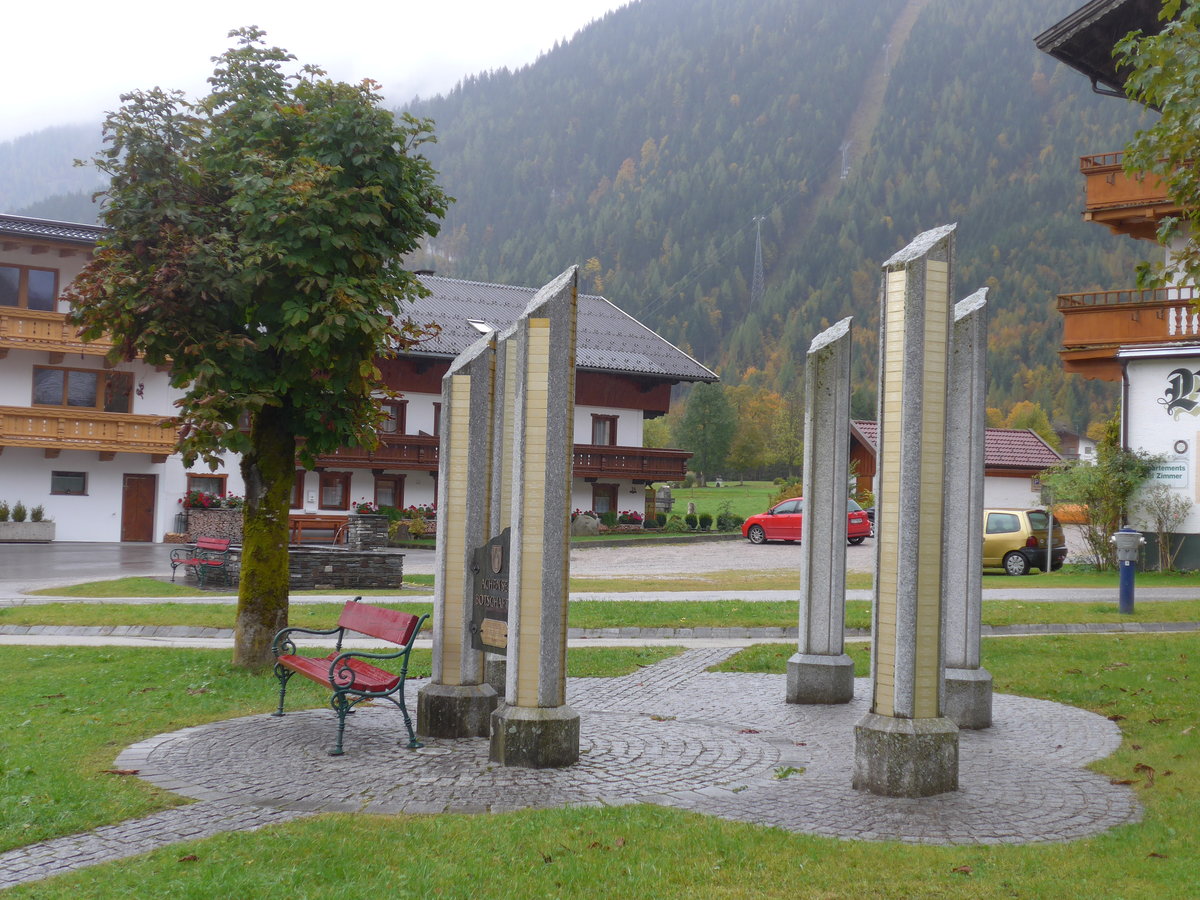 (175'977) - Denkmal f�r Achensee Botschafter am 19. Oktober 2016 in Pertisau