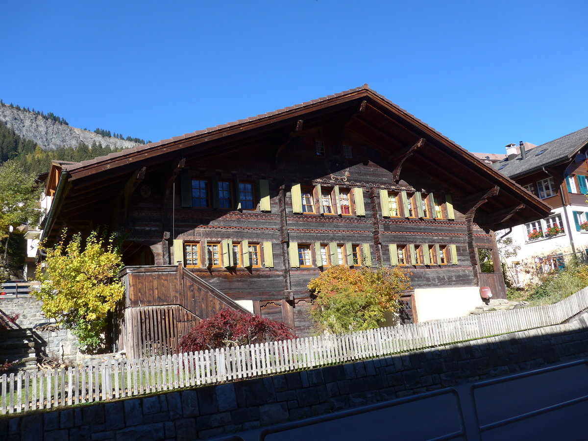 (176'344) - Altes Haus von 1776 am 29. Oktober 2016 in Adelboden