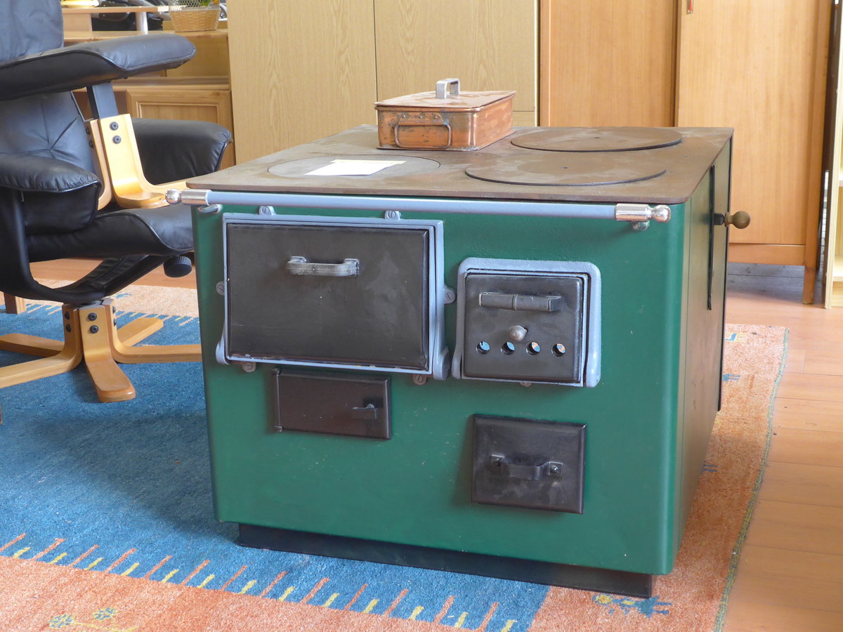 (176'709) - Alter Holzkochherd am 18. November 2016 im BrockiShop