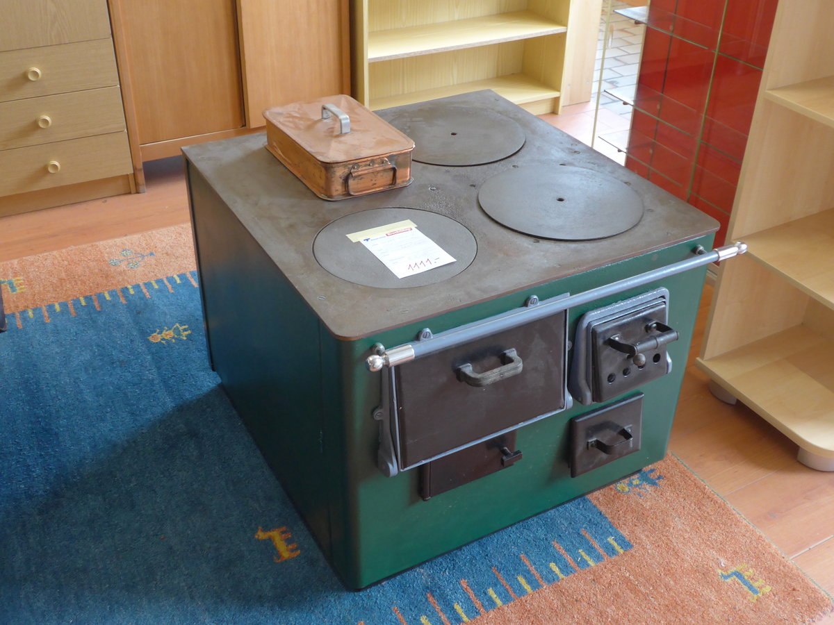 (176'710) - alter Holzkochherd am 18. November 2016 im BrockiShop