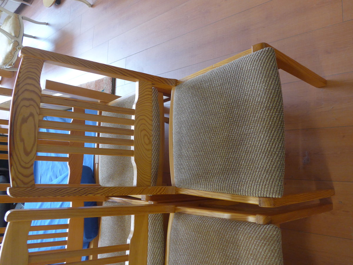 (176'712) - Gepolsterter Stuhl am 21. November 2016 im BrockiShop