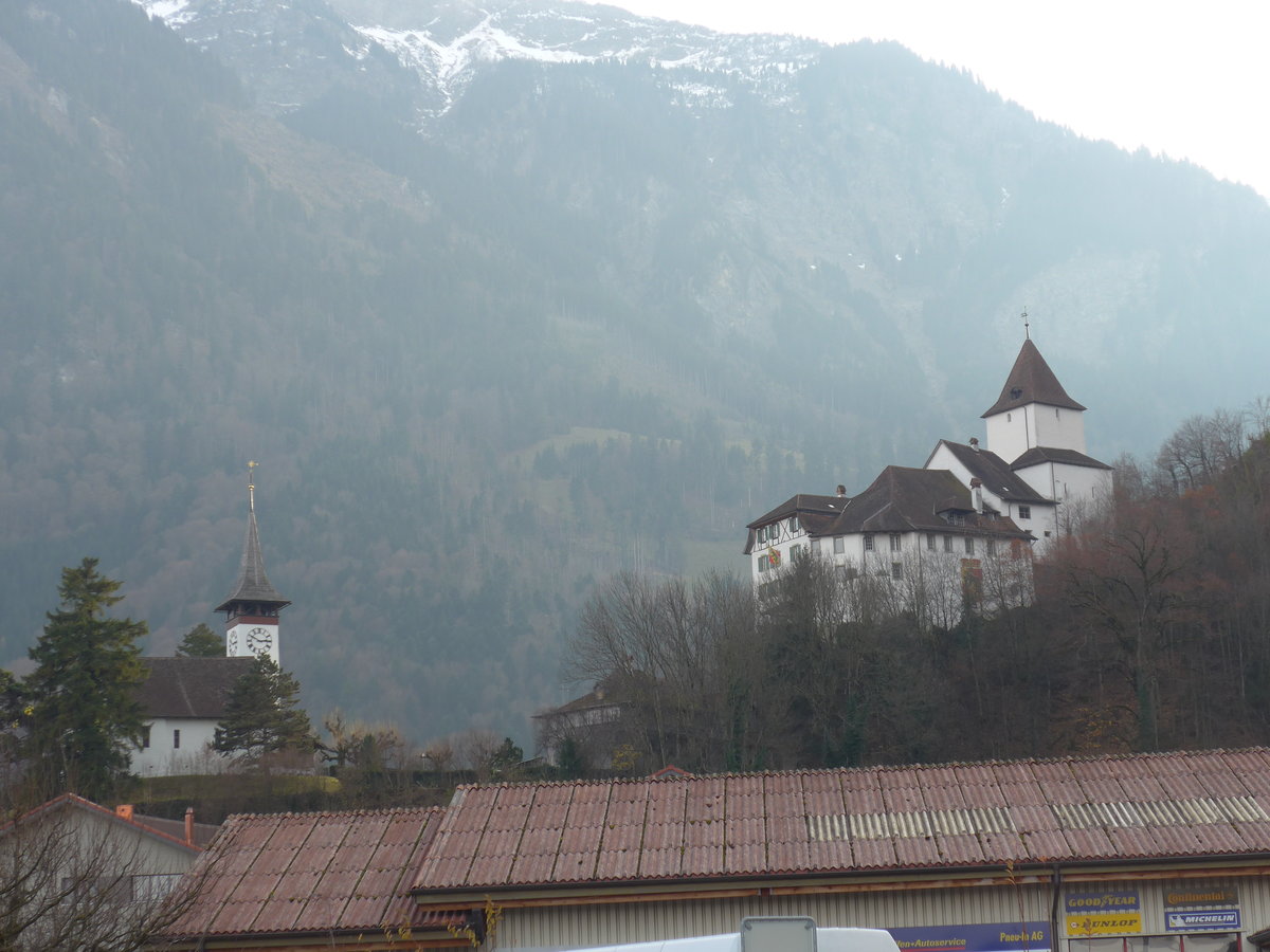 (176'765) - Kirche und Schloss am 27. November 2016 in Wimmis