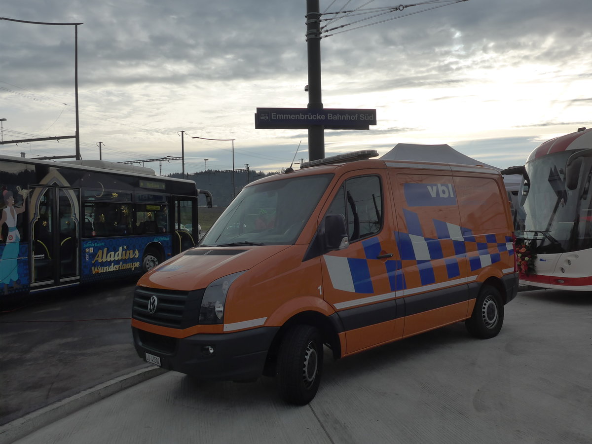 (177'173) - VBL Luzern - Nr. 1/LU 45'502 - VW am 11. Dezember 2016 beim Bahnhof Emmenbr�cke S�d