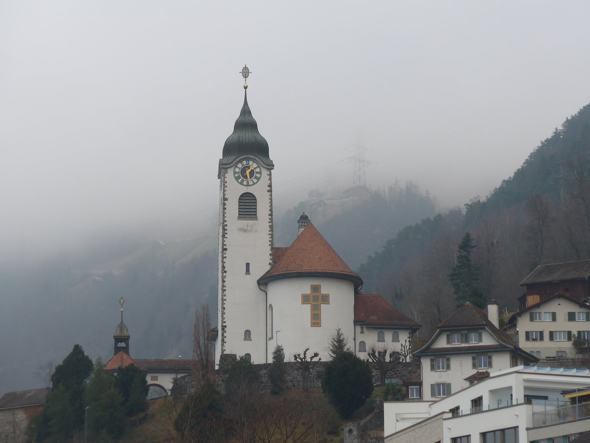 (177'487) - Die Pfarrkirche Herz Jesu am 30. Dezember 2016 in Fl�elen