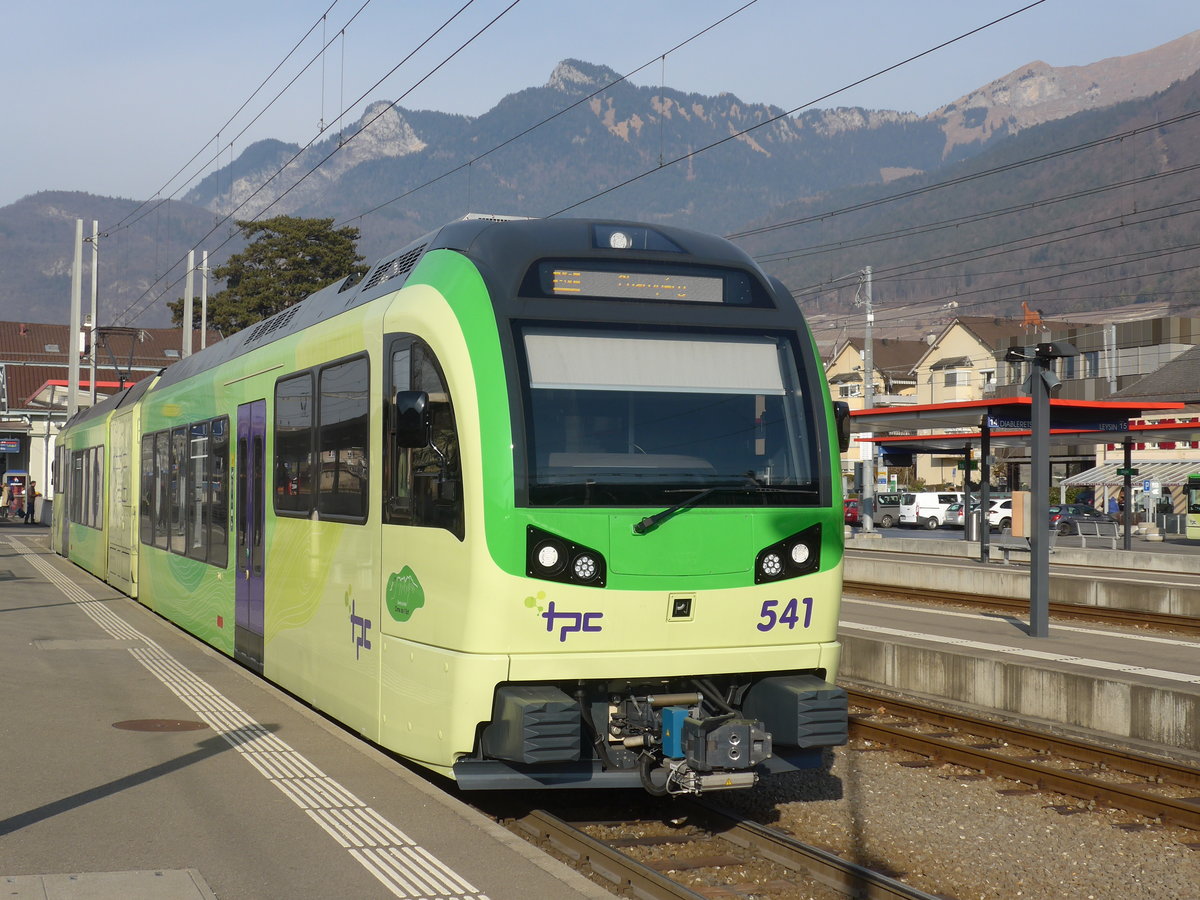 (177'590) - TPC-Pendelzug - Nr. 541 - am 2. Januar 2017 im Bahnhof Aigle