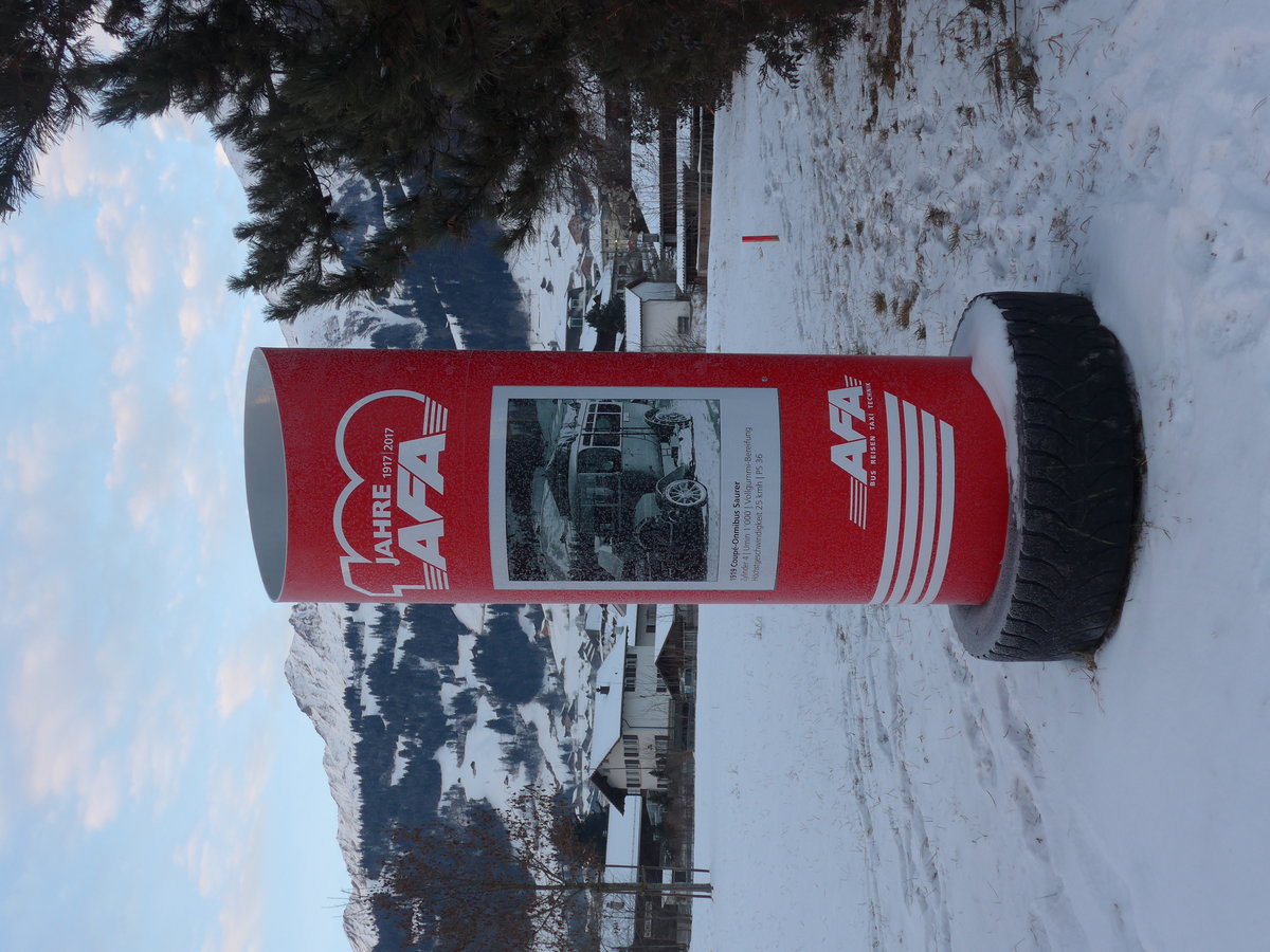 (177'635) - S�ule zum Jubil�um 100 Jahre AFA 1917-2017 am 7. januar 2017 beim Bahnhof Frutigen