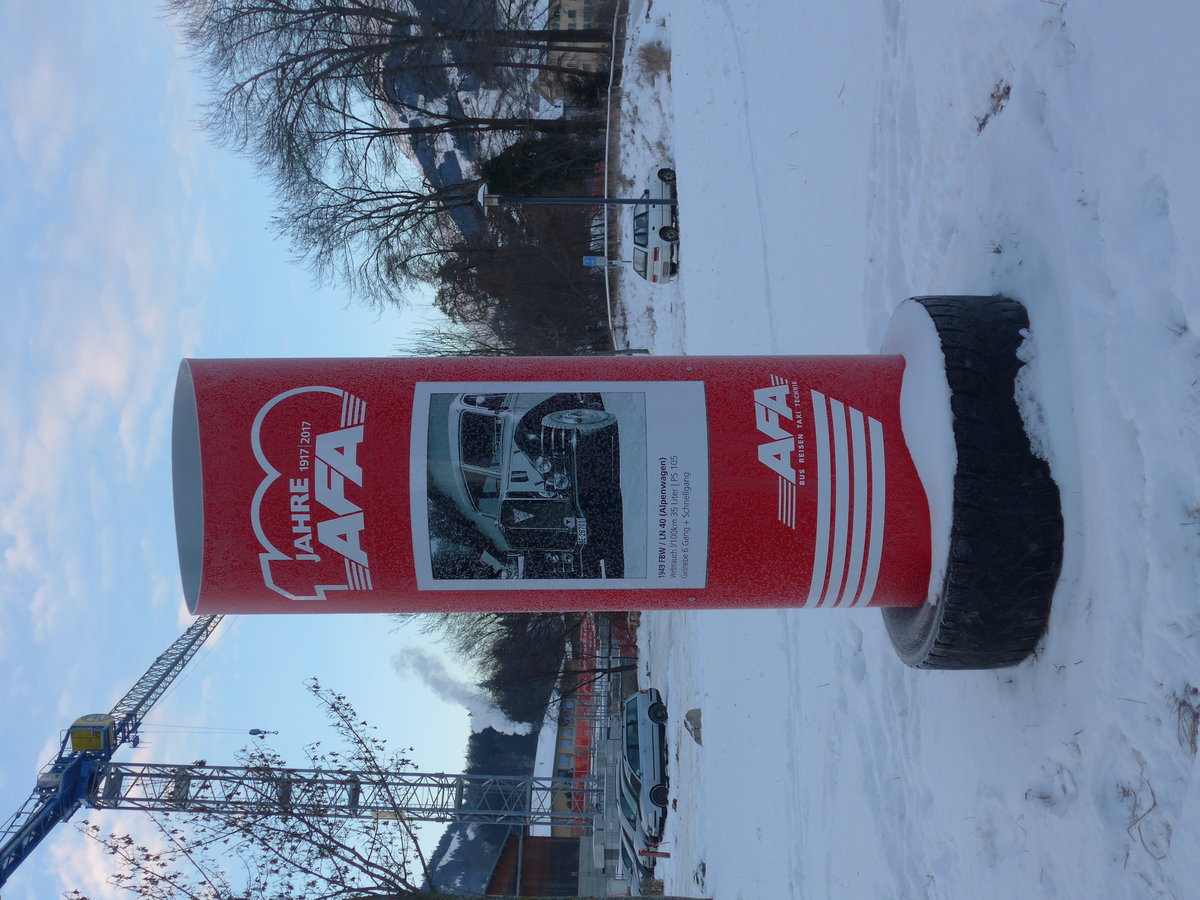 (177'636) - S�ule zum Jubil�um 100 Jahre AFA 1917 - 2017 am 7. Januar 2017 beim Bahnhof Frutigen