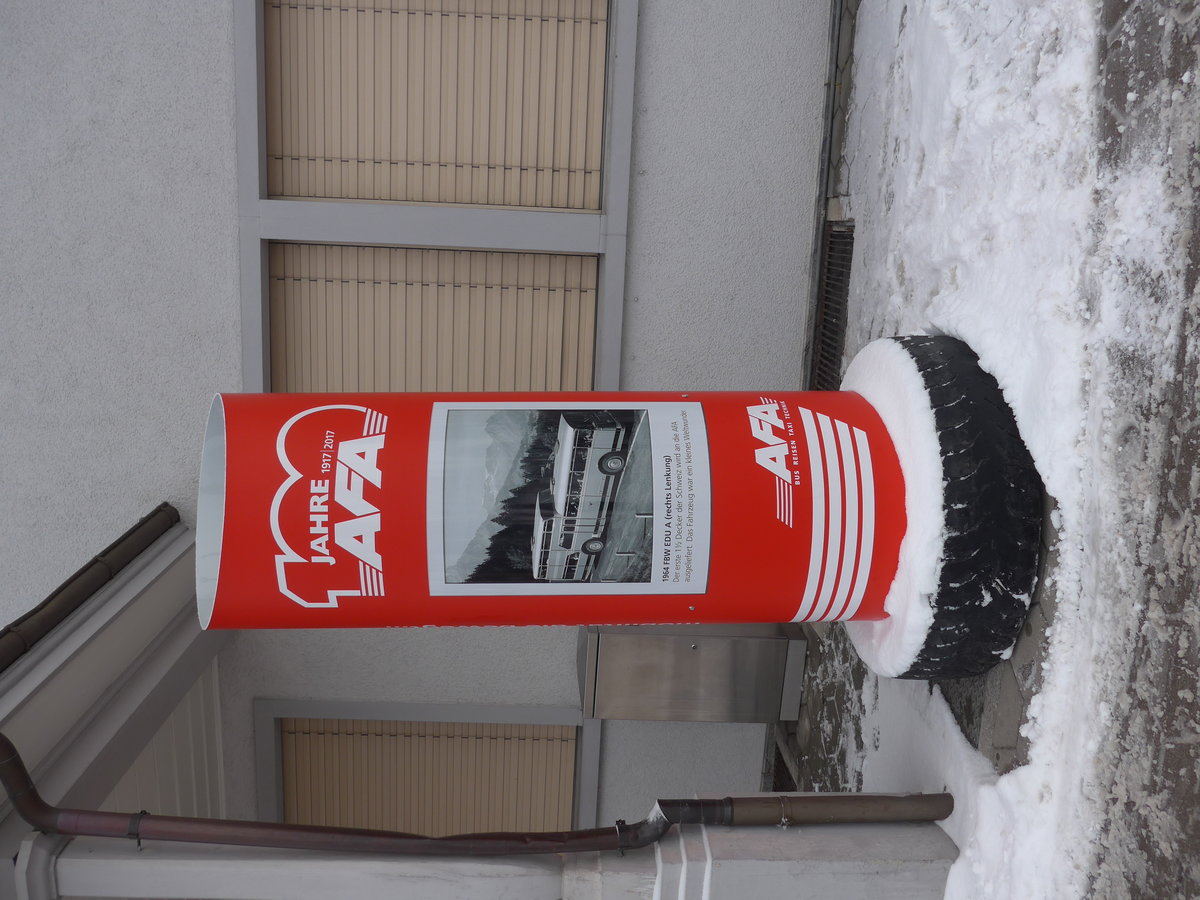 (177'929) - S�ule zum Jubil�um 100 Jahre AFA 1917 - 2017 am 8. Januar 2017 beim Bahnhof Frutigen