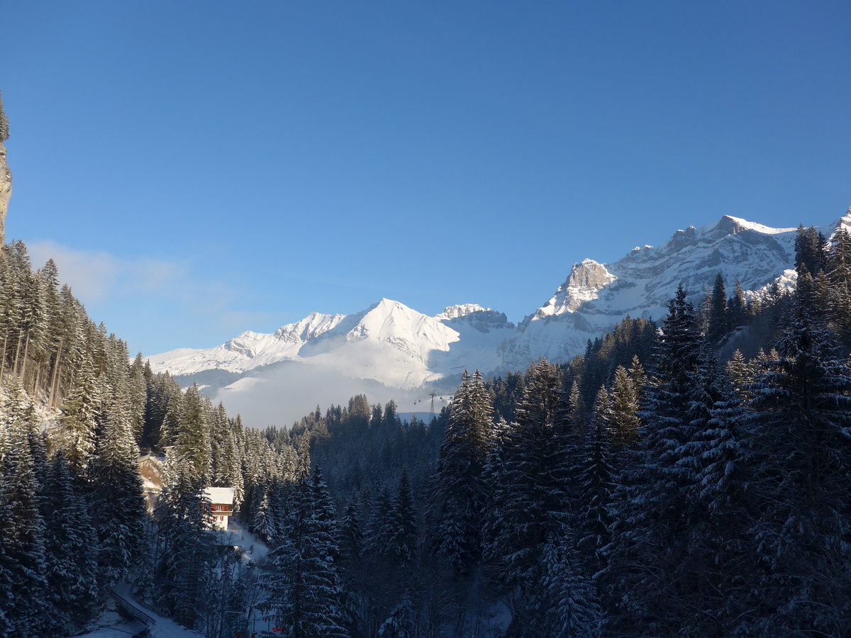 (178'028) - Die Bonderspitze mit aufkommendem Nebelmeer am 9. Januar 2017 vom Reh�rti bei Adelboden aus