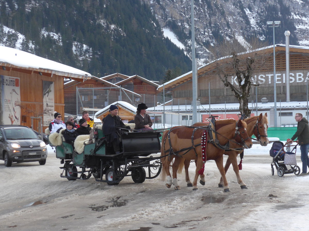 (178'213) - Pferdeschlitten/Kutsche am 28. Januar 2017 beim Bahnhof Kandersteg