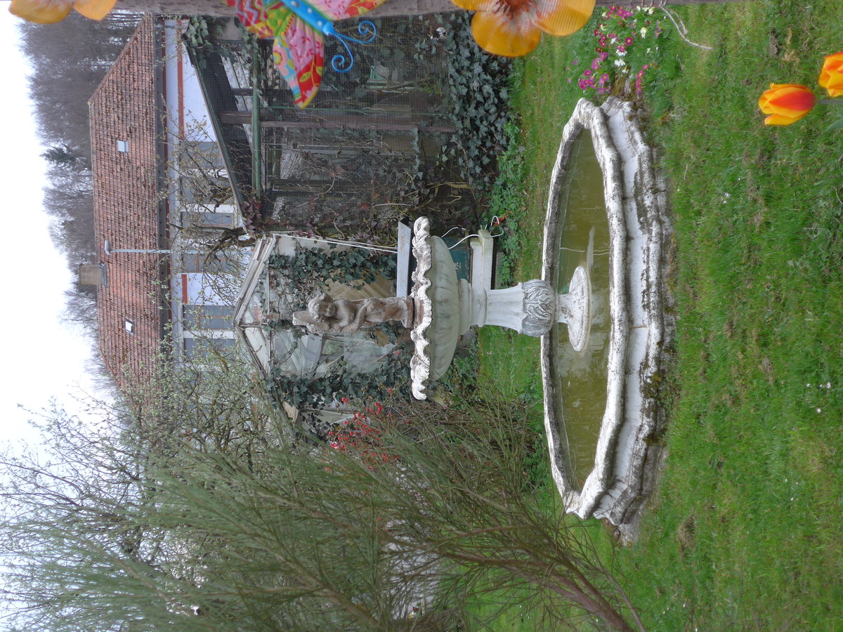 (179'294) - Brunnen beim H�tel de la Gare am 1. April 2017 in Vendlincourt