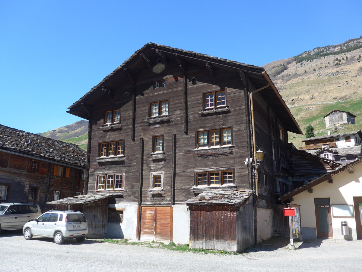 (179'565) - Altes Haus am 14. April 2017 in Vals