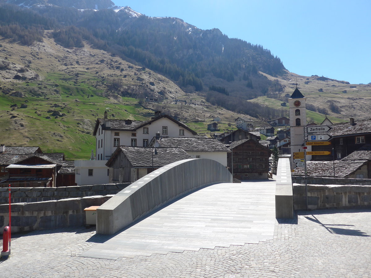 (179'568) - Dorfbr�cke am 14. april 2017 in Vals