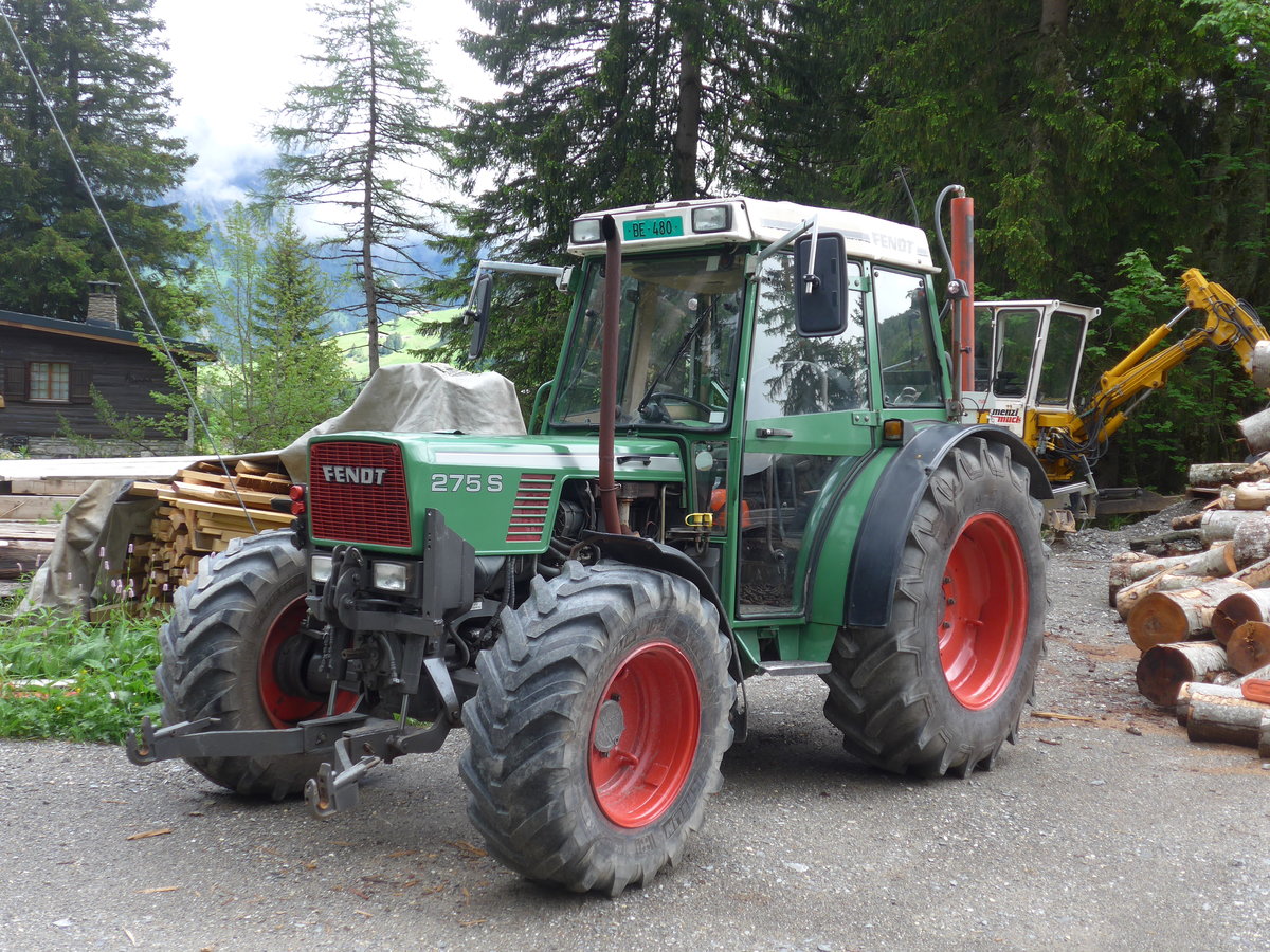 (180'966) - Fendt - BE 480 - am 4. Juni 2017 in Adelboden, Schermtanne