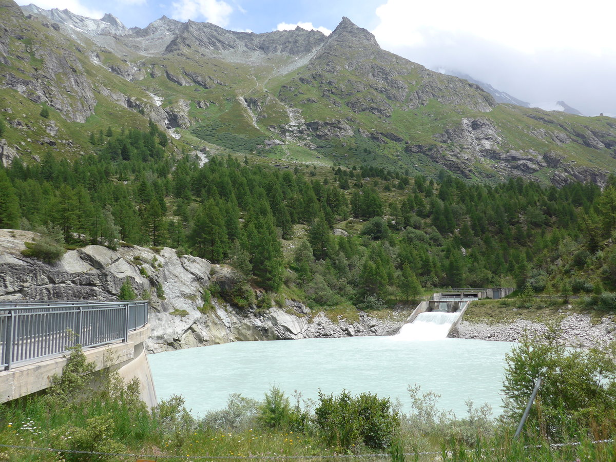 (181'839) - Der Stausee am 9. Juli 2017 in Ferp�cle