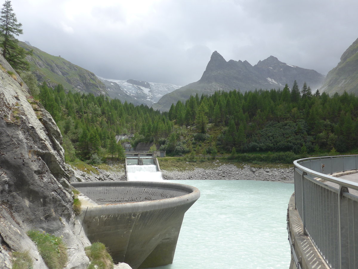(181'845) - Der Stausee am 9. Juli 2017 in Ferp�cle