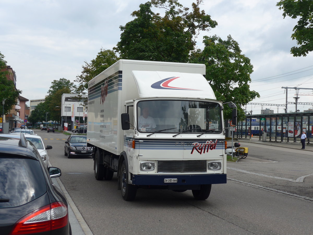 (181'934) - Ryffel, Volketswil - ZH 285'666 - FBW am 10. Juli 2017 beim Bahnhof Effretikon