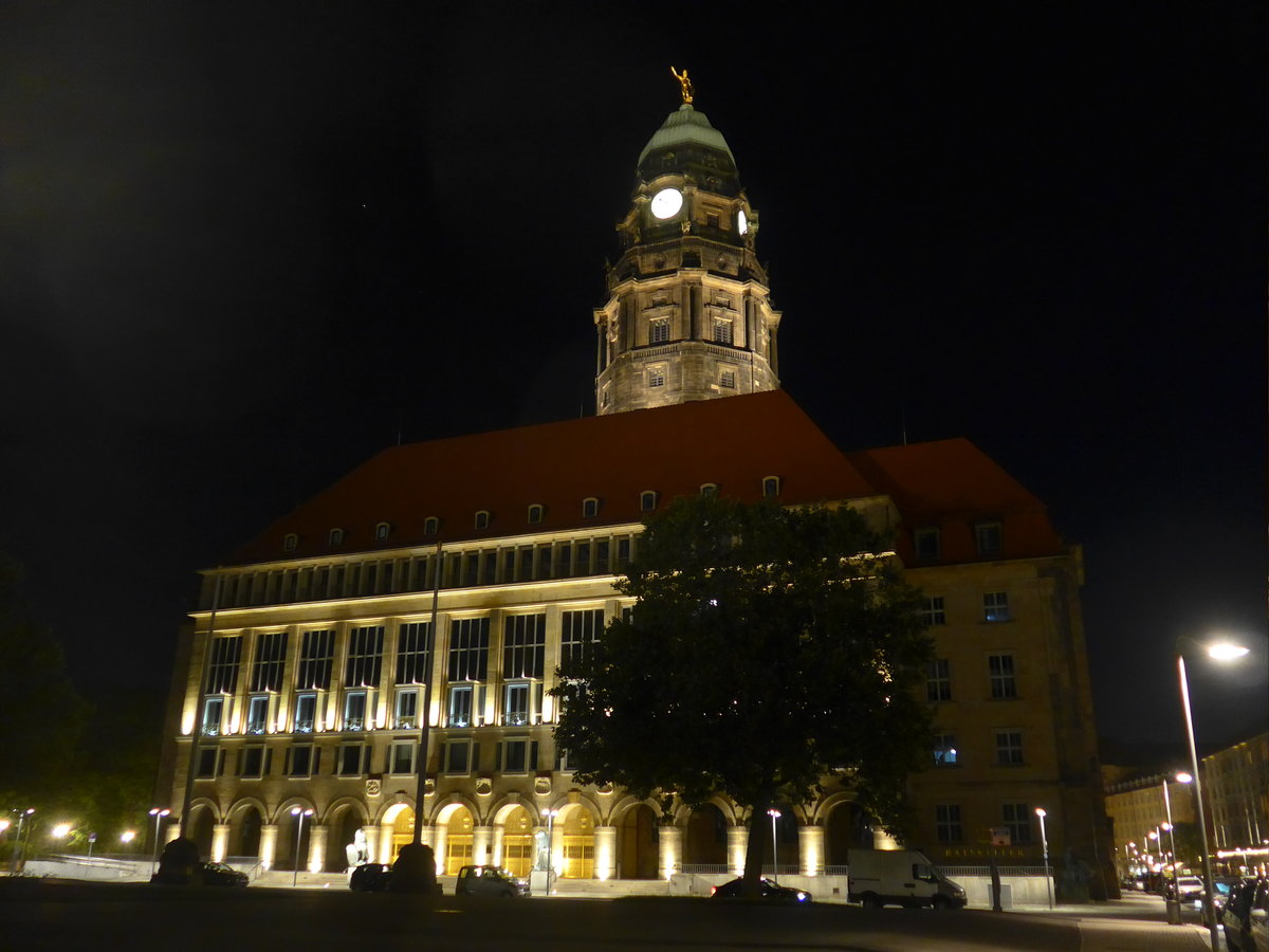 (182'848) - Das Rathaus und die Kreuzkirche am 7. August 2017 in Dresden