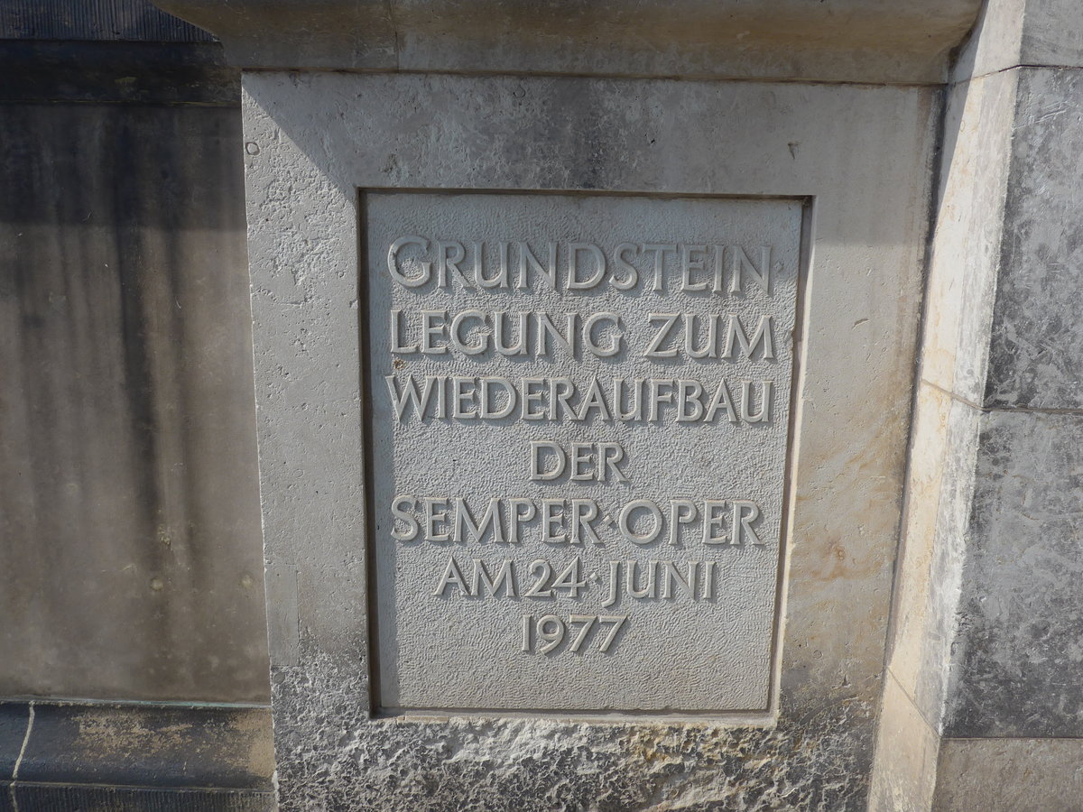 (182'883) - Tafel f�r die Grundsteinlegung zum Wiederaufbau der Semper-Oper am 8. August 2017 in Dresden