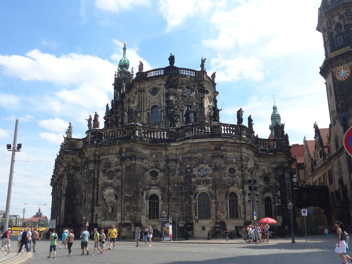 (182'888) - Die katholische Hofkirche am 8. August 2017 in Dresden