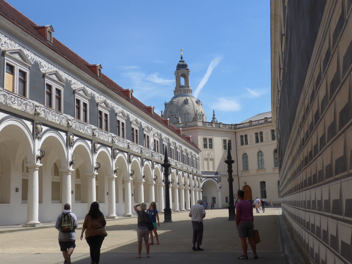 (182'918) - In der Augustusstrasse am 8. August 2017 in Dresden