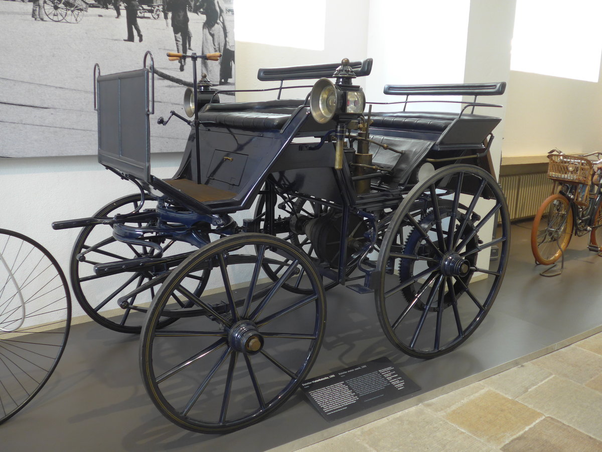 (182'960) - Daimler-Motorkutsche von 1886 (Replika) am 8. August 2017 in Dresden, Verkehrsmuseum