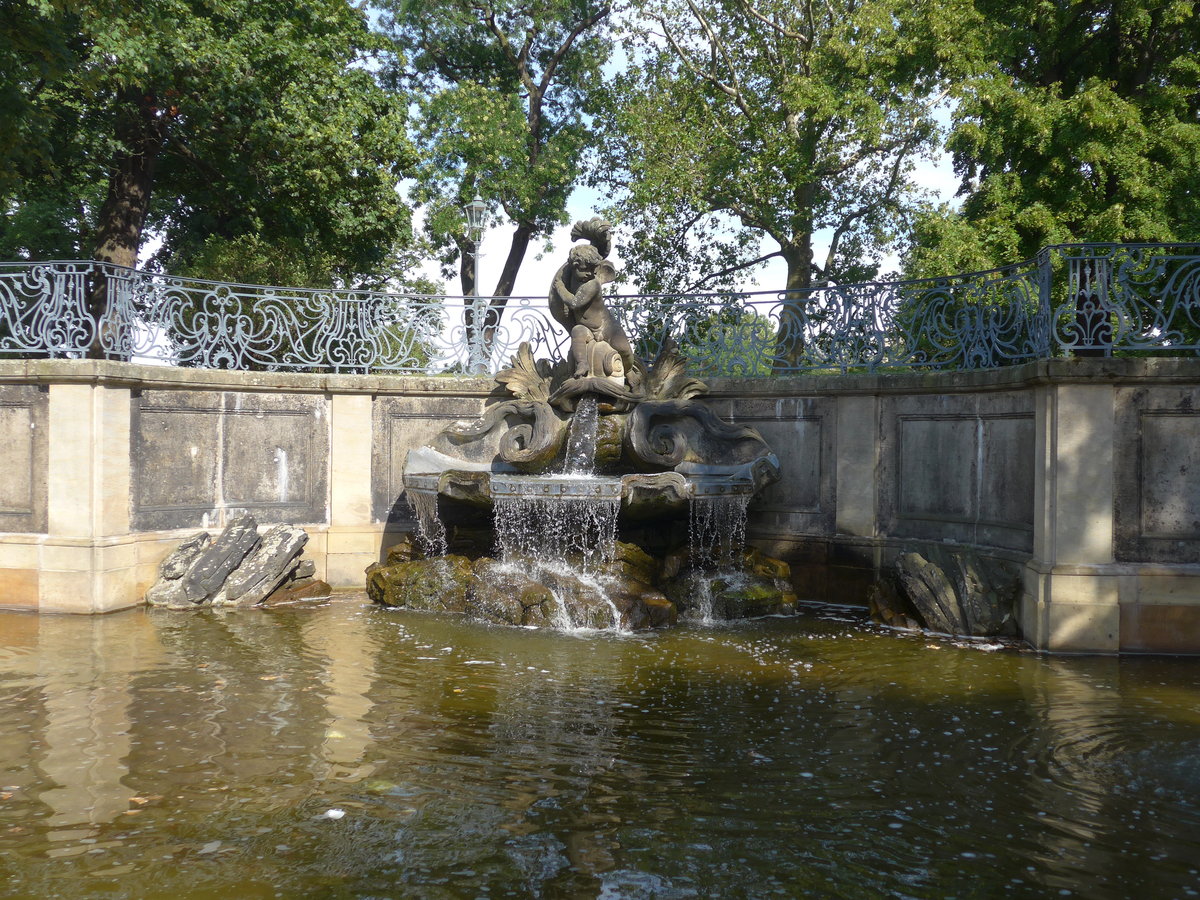 (182'983) - Delphin-Brunnen am 8. August 2017 in Dresden