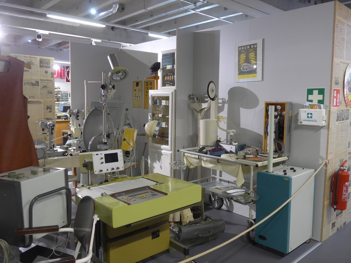 (183'016) - Arztpraxis am 8. August 2017 in Dresden, Die Welt der DDR