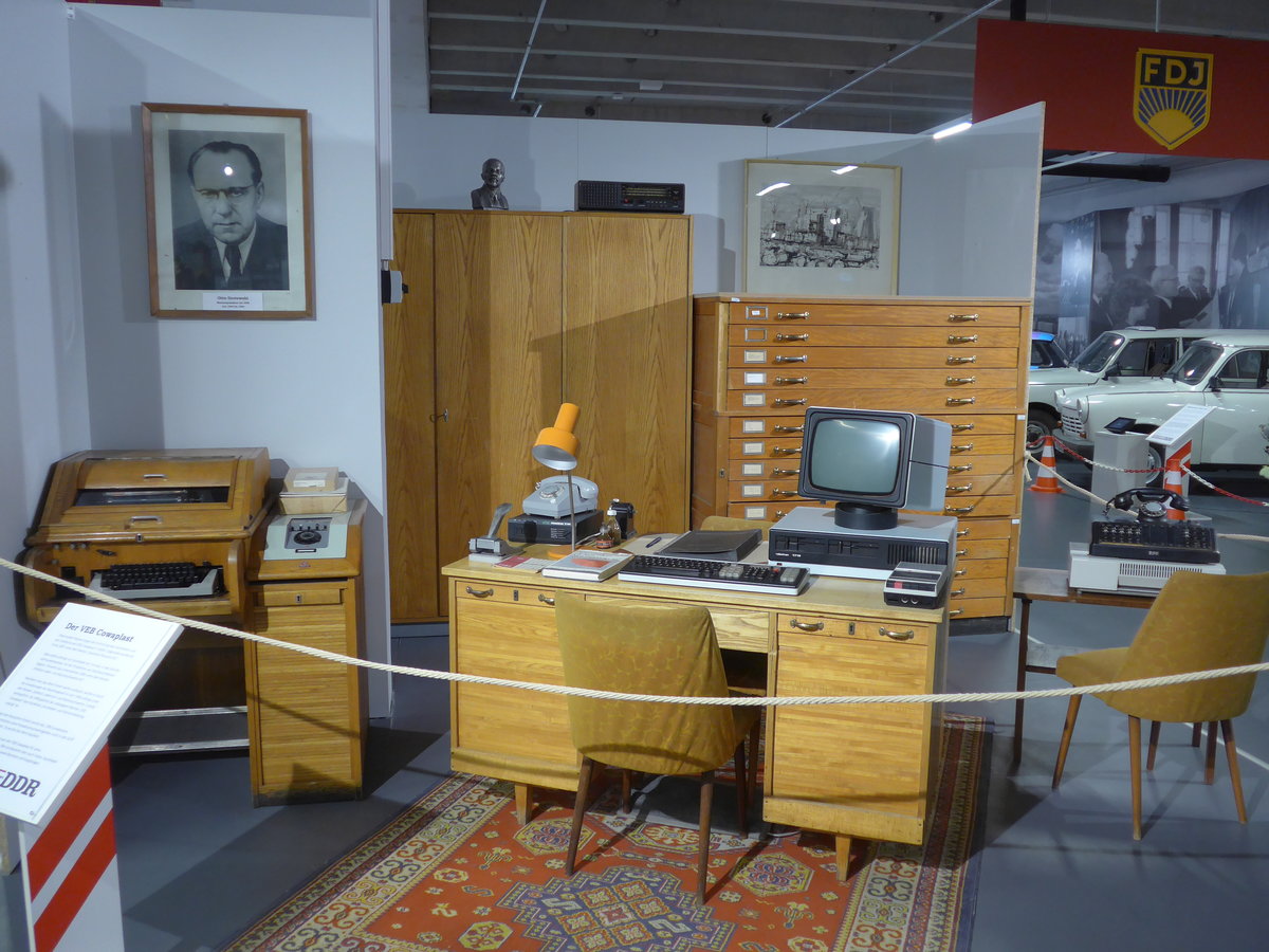 (183'018) - B�ro am 8. August 2017 in Dresden, Die Welt der DDR